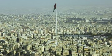 مركز دراسات أردني: 79% من الأردنيين يرون الأردن قدم أكبر من قدرته الاقتصادية