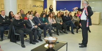 لقاء في جامعة الروح القدس عن القيادة في زمن التعقيد والذكاء الاصطناعي