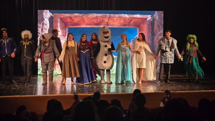 عرض مستوحى من فيلم ديزني “Frozen” على مسرح الرابطة الثقافية