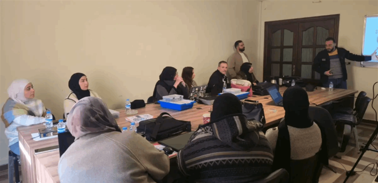 دورة تدريبية للمعلمين بقاعا على برامج الروبوت