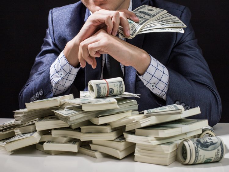 4 أبراج فلكية بارعون فى كسب المال..