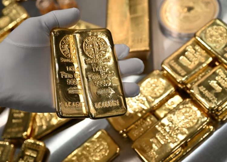 انخفاض أسعار الذهب والفضة وسط موجة بيع لجني الأرباح وقوة الدولار