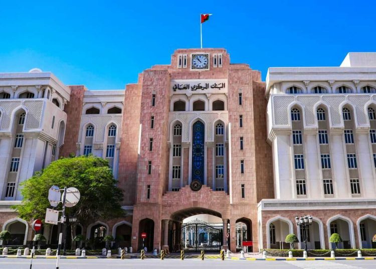 المركزي العُماني يصدر لائحة تنظيم خدمة “اشترِ الآن وادفع لاحقاً”