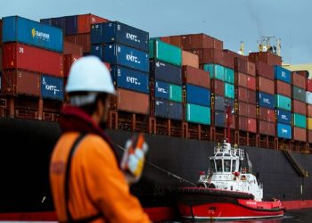 الصادرات العمانية غير النفطية تقفز إلى 7.5% في 2025