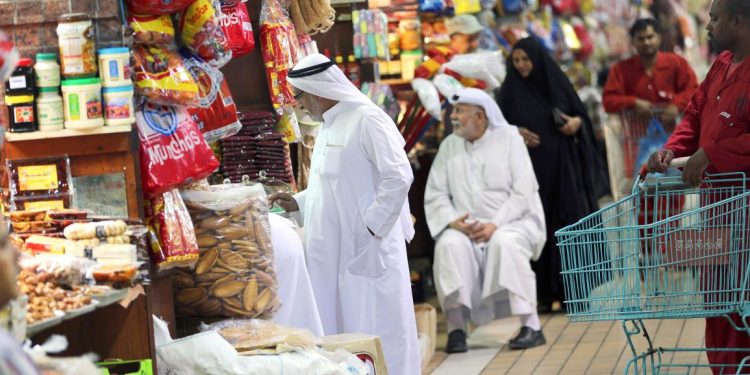 هل تفرض الكويت ضرائب جديدة لسد عجز الموازنة؟