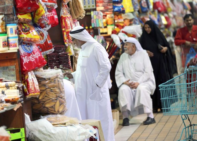 هل تفرض الكويت ضرائب جديدة لسد عجز الموازنة؟
