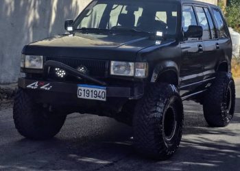 للبيع جيب jeep Isuzo نمرة مميزة