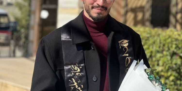 نجاد سليمان فايق مهندساً في علوم الكومبيوتر