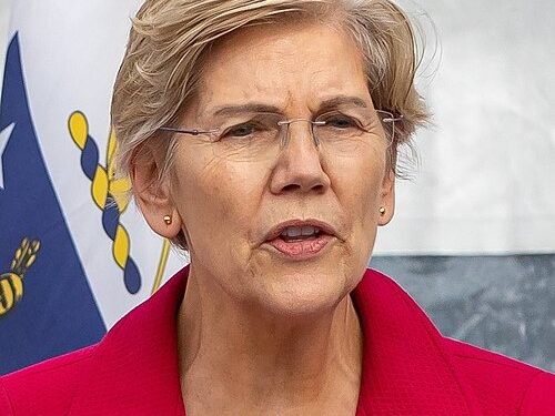 السيناتورة أليزبيت وارن: إقدام ترامب على حرب غير قانوني وخطير