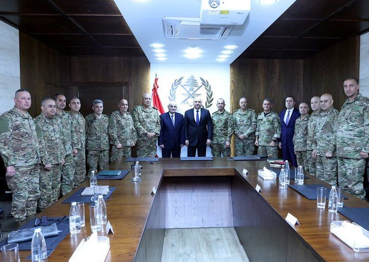 الرئيس عون زار وزيرالدفاع وقيادة الجيش وترأس اجتماعا للمجلس العسكري: الجيش مؤسسة وطنية تخدم مصلحة لبنان واللبنانيين وما تعرض له وقائده من حملات لن يترك اي اثر في ادائه