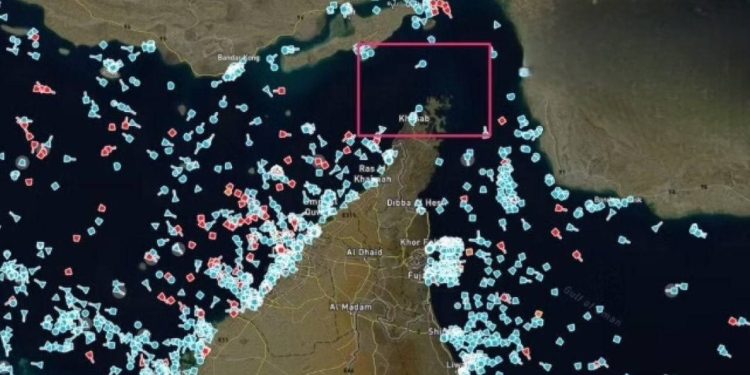 نظام ملاحة السفن: مضيق هرمز أنه مفتوح فنياً لكن لا ناقلة نفط نشطة