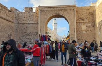 الأسواق الليبية تحت وطأة الدولار والطاقة وتكاليف الشحن.. مخاوف وتحذيرات